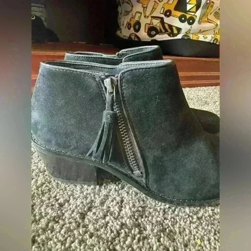 Vionic booties NWOT size 6.5 black suede zipper